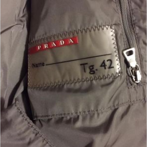 Authentic Prada puffer size small - Picture 5 of 6